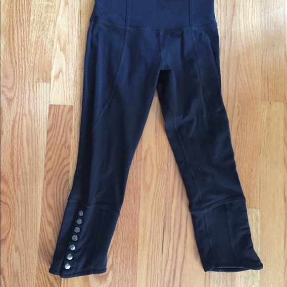 Lululemon button crops - Picture 5 of 7